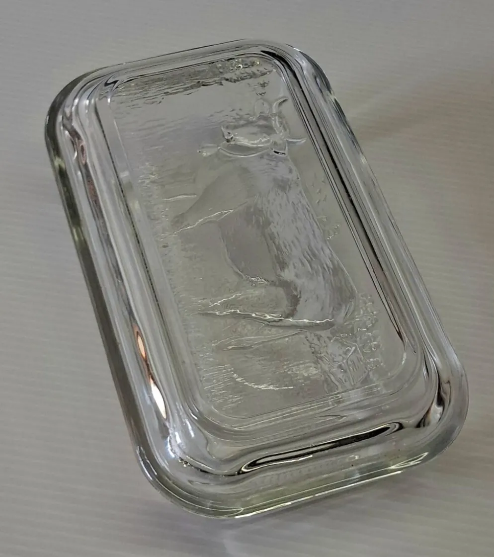 Très joli beurrier en verre de chez Arcoroc en très bon état
