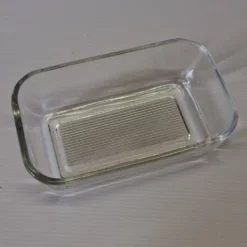 Très joli beurrier en verre de chez Arcoroc en très bon état