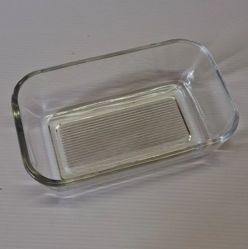 Très joli beurrier en verre de chez Arcoroc en très bon état