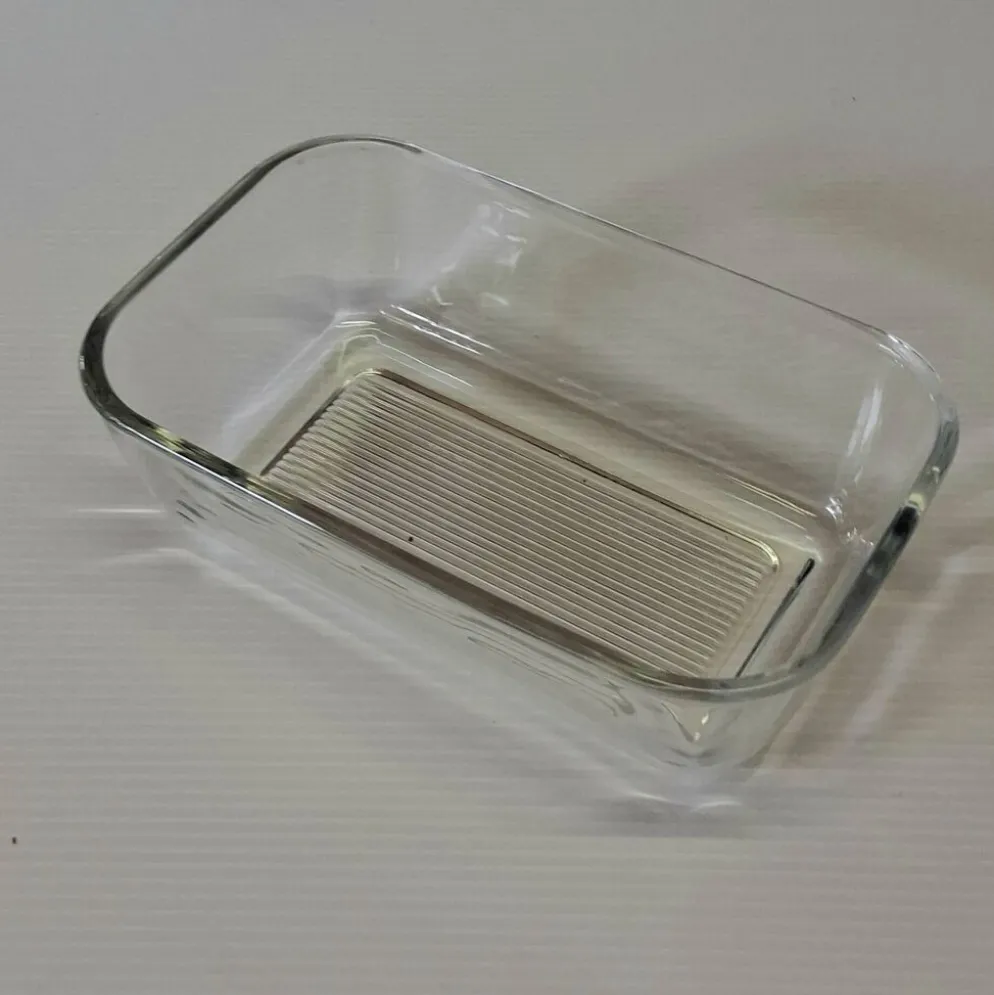 Très joli beurrier en verre de chez Arcoroc en très bon état