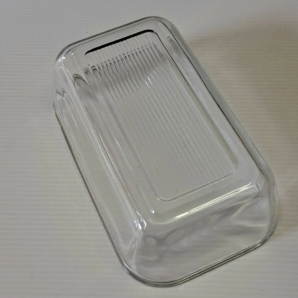 Très joli beurrier en verre de chez Arcoroc en très bon état