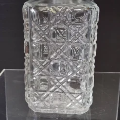 Très joli carafe à whisky / jus de fruits en verre en très bon état.