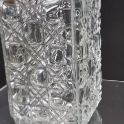 Très joli carafe à whisky / jus de fruits en verre en très bon état.