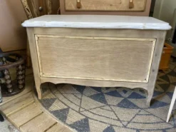 Très joli coffre à jouets vintage coeur style L. Ashley amovible