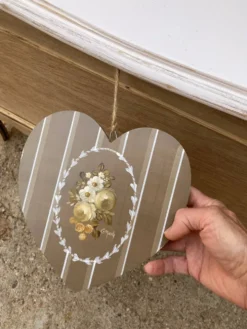 Très joli coffre à jouets vintage coeur style L. Ashley amovible