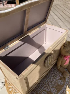 Très joli coffre à jouets vintage coeur style L. Ashley amovible