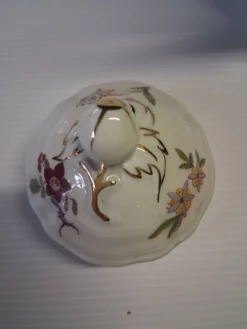 Très jolie cafetière en porcelaine de Limoges de chez Bernardaud modèle
