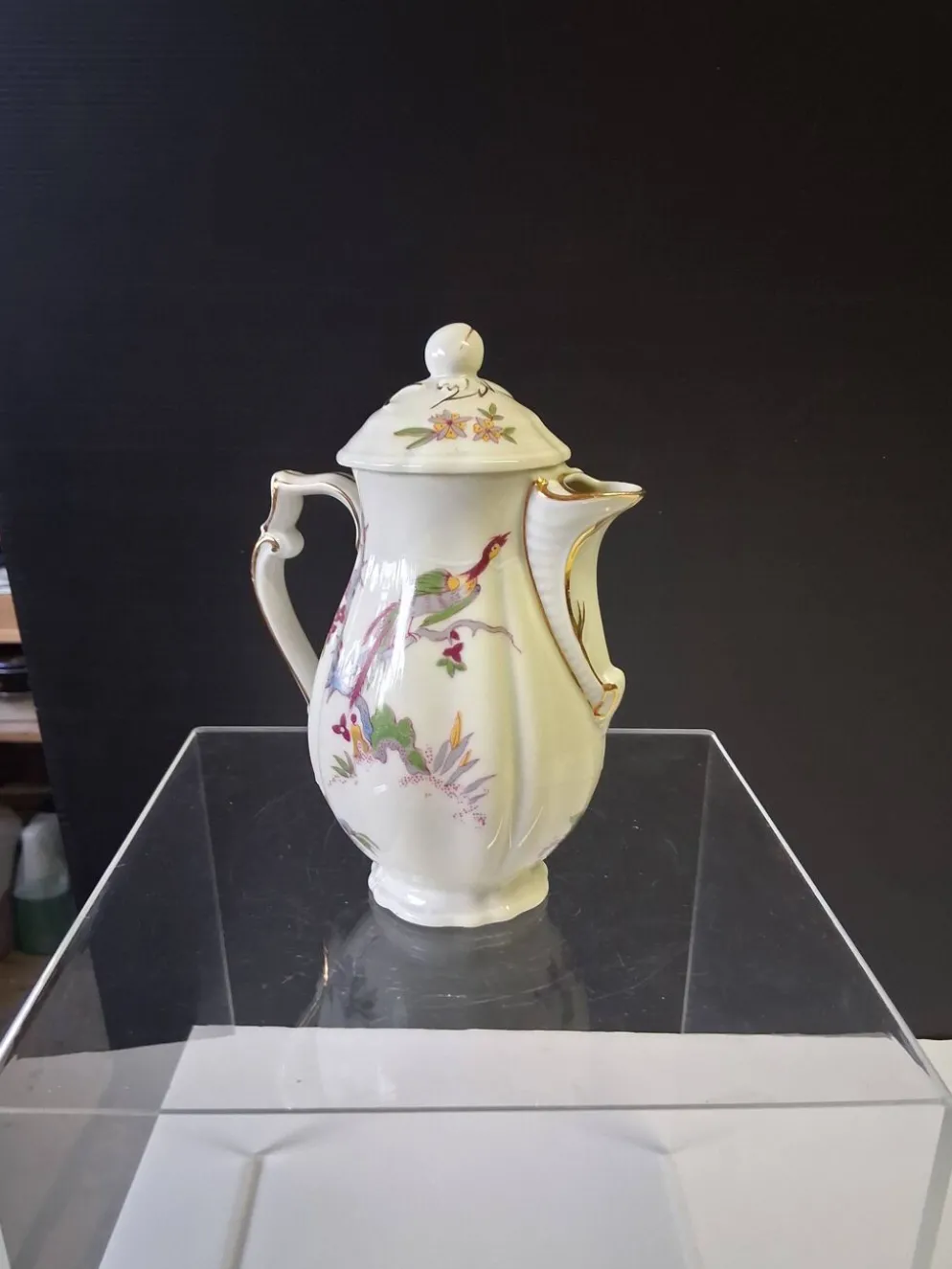 Très jolie cafetière en porcelaine de Limoges de chez Bernardaud modèle "Ch