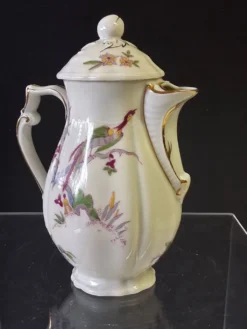 Très jolie cafetière en porcelaine de Limoges de chez Bernardaud modèle