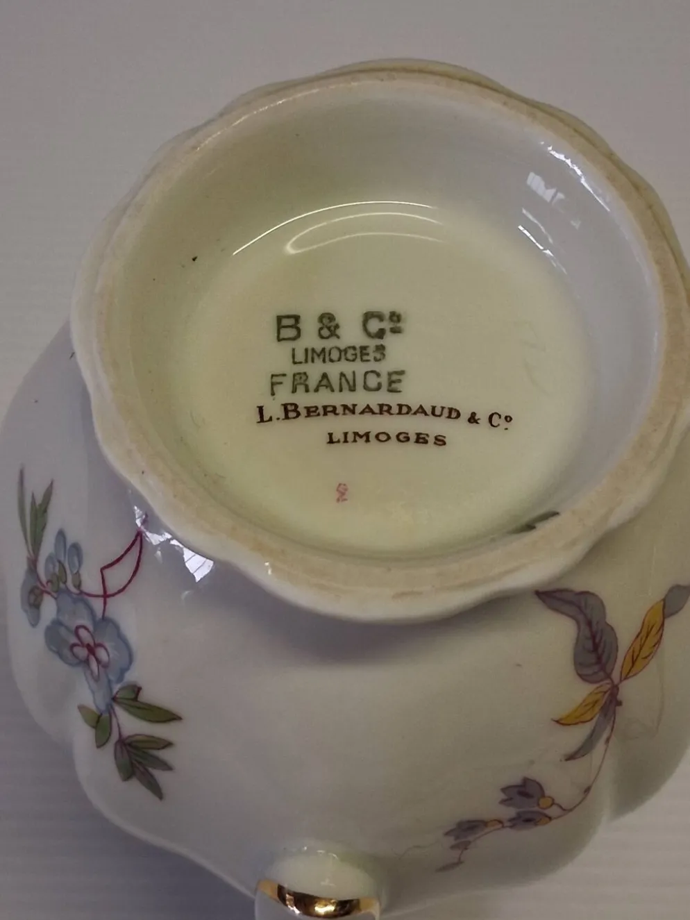 Très jolie cafetière en porcelaine de Limoges de chez Bernardaud modèle "Ch