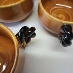 Très joli lot de service à café de chez Vallauris en bon état.