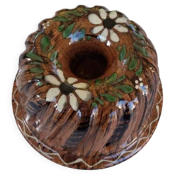 Très joli plat à kouglof en céramique Alsacien en très bon état