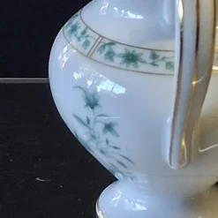 Très joli pot à lait ou aiguière en faïence ancienne de chez Bernardeau en