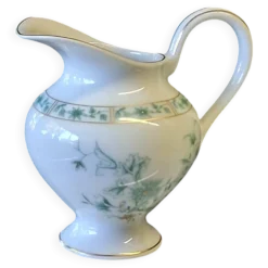 Très joli pot à lait ou aiguière en faïence ancienne de chez Bernardeau en