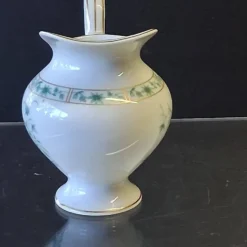 Très joli pot à lait ou aiguière en faïence ancienne de chez Bernardeau en