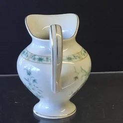 Très joli pot à lait ou aiguière en faïence ancienne de chez Bernardeau en