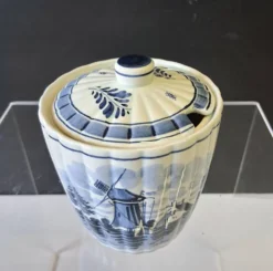 Très joli sucrier ou pot à moutarde de chez Delft Holland en faience en trè