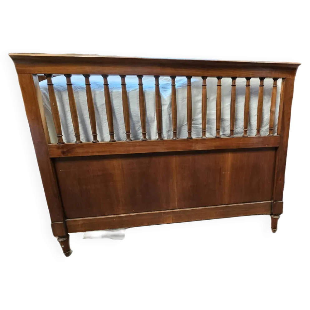 Tête de lit à barreaux en bois
