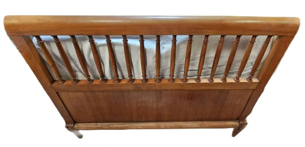 Tête de lit à barreaux en bois