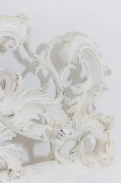 Tête de lit de style Rocaille en bois sculpté et laqué, circa 1900