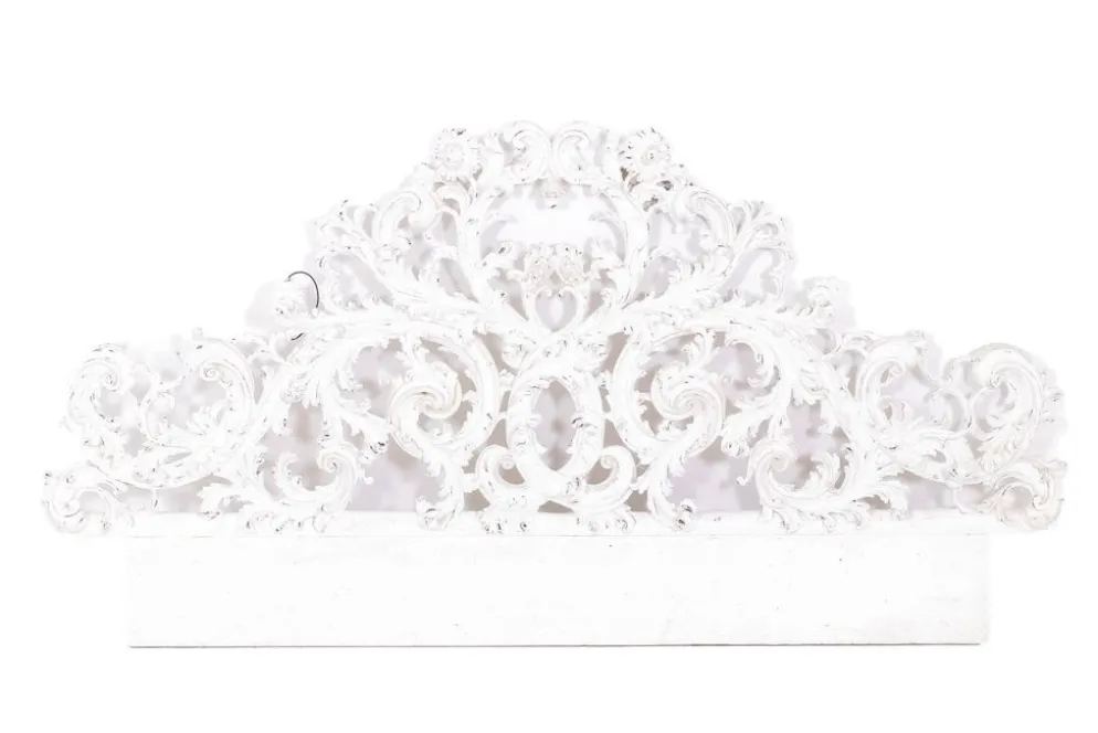 Tête de lit de style Rocaille en bois sculpté et laqué, circa 1900
