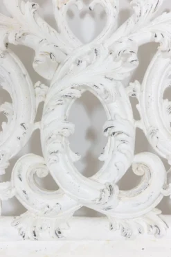 Tête de lit de style Rocaille en bois sculpté et laqué, circa 1900