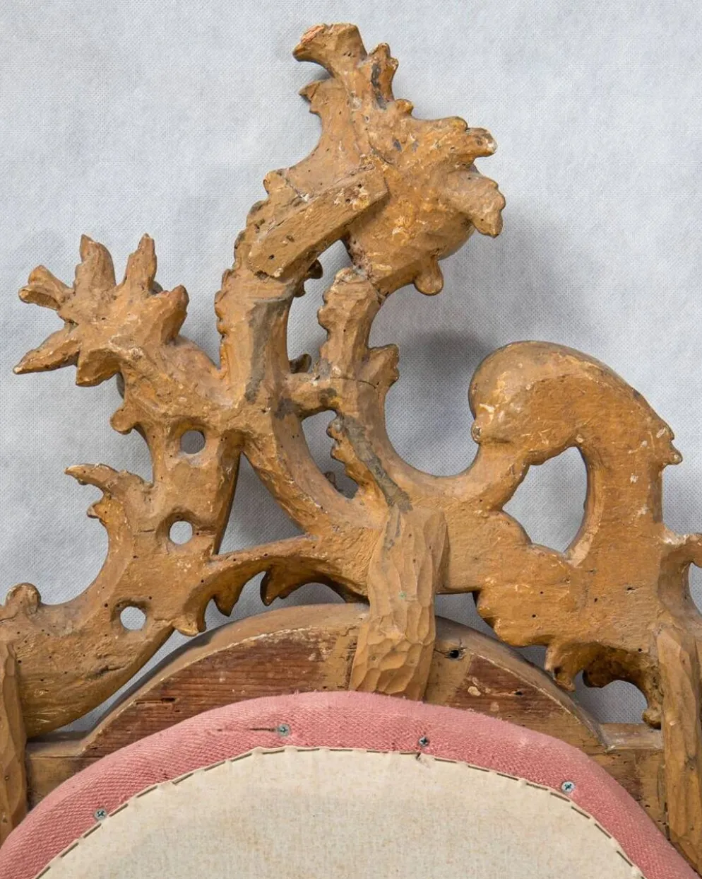 Tête de lit italienne de style rococo en bois doré sculpté, XIXe siècle
