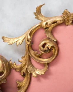 Tête de lit italienne de style rococo en bois doré sculpté, XIXe siècle