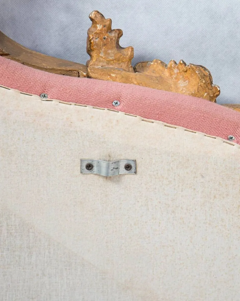 Tête de lit italienne de style rococo en bois doré sculpté, XIXe siècle
