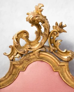 Tête de lit italienne de style rococo en bois doré sculpté, XIXe siècle
