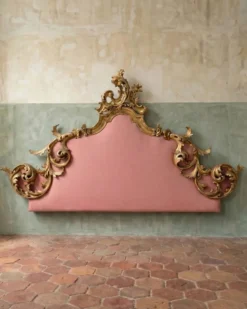Tête de lit italienne de style rococo en bois doré sculpté, XIXe siècle