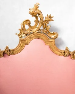 Tête de lit italienne de style rococo en bois doré sculpté, XIXe siècle