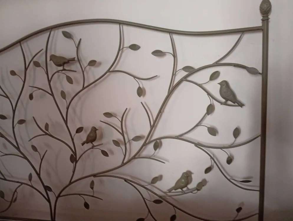 Tête de lit romantique "oiseaux" en métal inoxydable gris