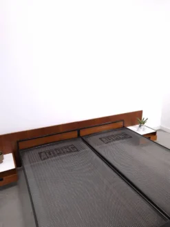 Tweepersoonsbed Japanse serie Cees Braakman Pastoe en Auping met nachtkast