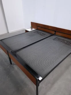 Tweepersoonsbed Japanse serie Cees Braakman Pastoe en Auping met nachtkast