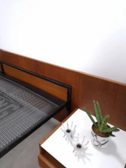 Tweepersoonsbed Japanse serie Cees Braakman Pastoe en Auping met nachtkast