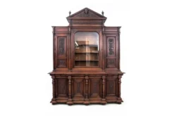 Une armoire historique de la fin du 19ème siècle.