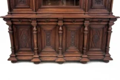 Une armoire historique de la fin du 19ème siècle.