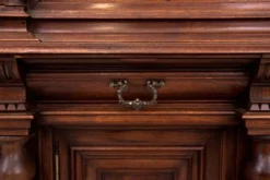 Une armoire historique de la fin du 19ème siècle.