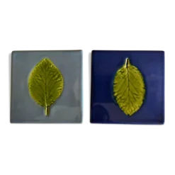 Un ensemble de deux dessous de plat