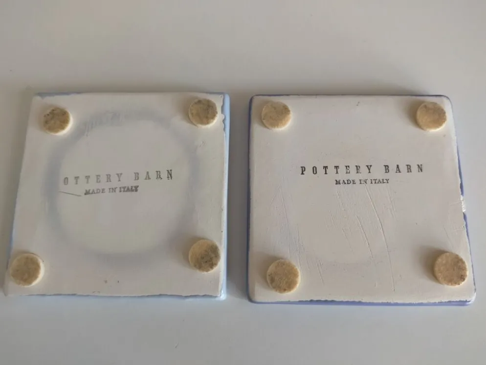 Un ensemble de deux dessous de plat