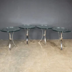 Un ensemble de quatre tables de bar de l'hôtel waldorf, new york c.1940
