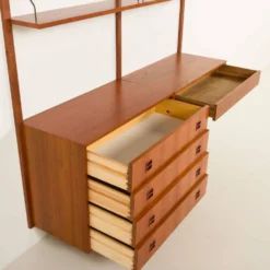 Un ensemble mural en teck scandinave avec un bureau, années 1970.