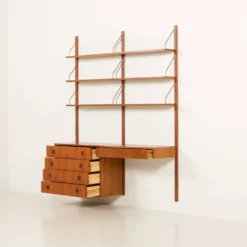 Un ensemble mural en teck scandinave avec un bureau, années 1970.