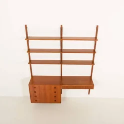 Un ensemble mural en teck scandinave avec un bureau, années 1970.