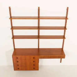 Un ensemble mural en teck scandinave avec un bureau, années 1970.