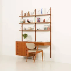 Un ensemble mural en teck scandinave avec un bureau, années 1970.