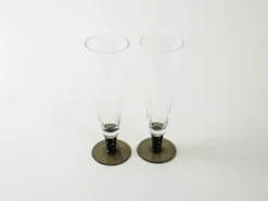 Une paire de flûtes à champagne, design italien, années 1970, production : Italie