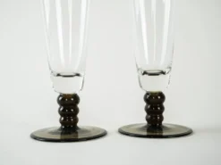 Une paire de flûtes à champagne, design italien, années 1970, production : Italie