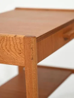 Une paire de tables de chevet en teck scandinave des années 1960.